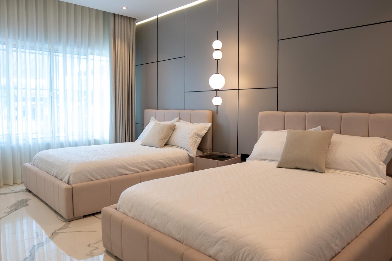 Sala principal — Residencial en Bogotá · AC Luxe Living Spaces